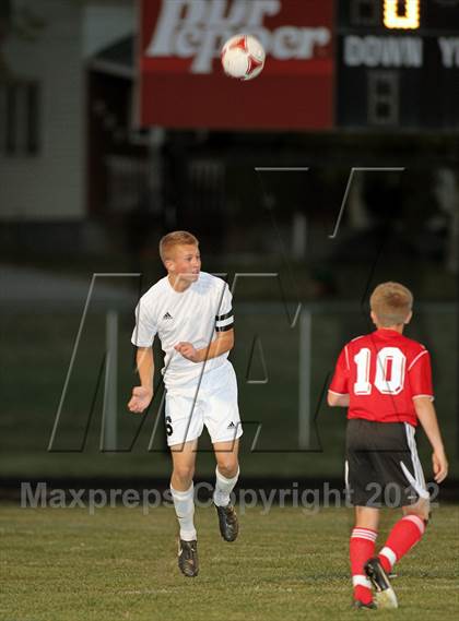 Thumbnail 1 in New London vs. Hortonville photogallery.