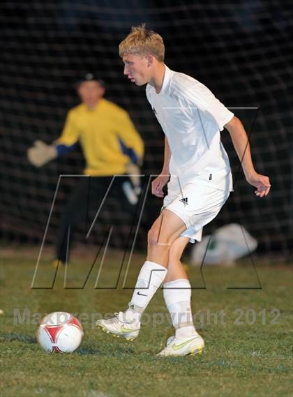 Thumbnail 2 in New London vs. Hortonville photogallery.