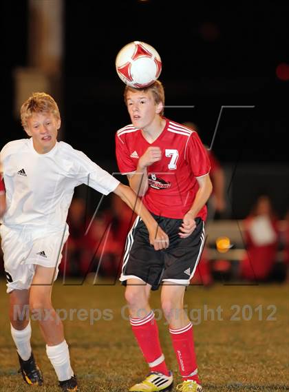 Thumbnail 1 in New London vs. Hortonville photogallery.