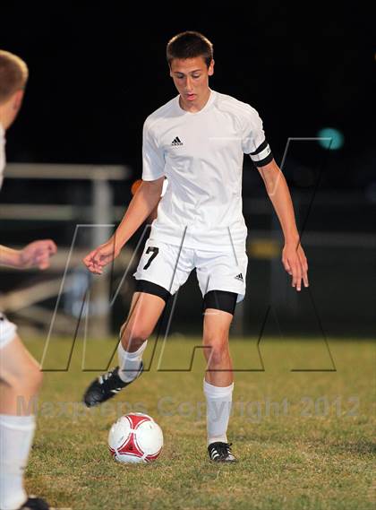 Thumbnail 1 in New London vs. Hortonville photogallery.