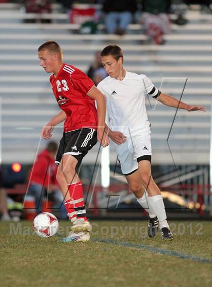 Thumbnail 3 in New London vs. Hortonville photogallery.