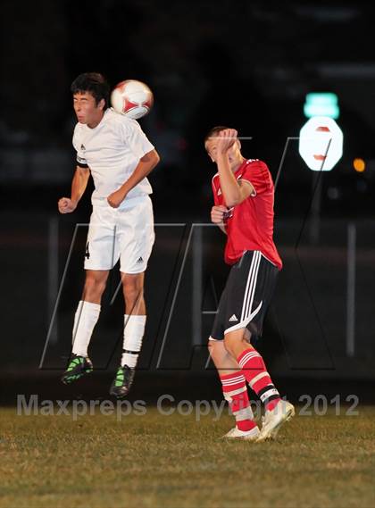 Thumbnail 2 in New London vs. Hortonville photogallery.