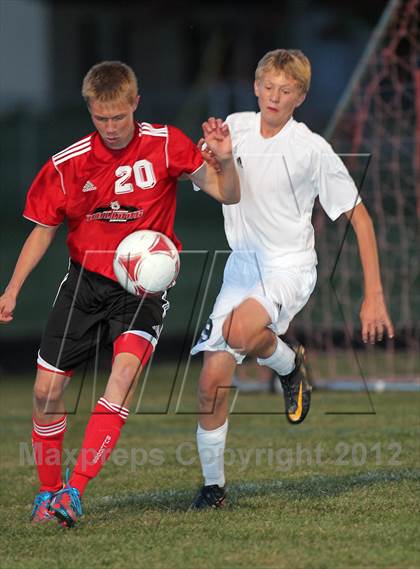 Thumbnail 2 in New London vs. Hortonville photogallery.