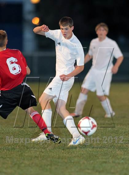Thumbnail 3 in New London vs. Hortonville photogallery.