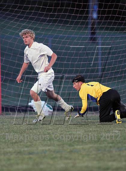 Thumbnail 2 in New London vs. Hortonville photogallery.