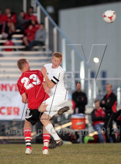 Thumbnail 2 in New London vs. Hortonville photogallery.