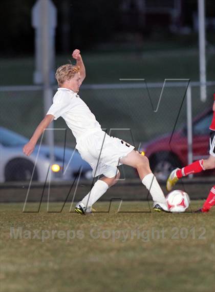 Thumbnail 3 in New London vs. Hortonville photogallery.