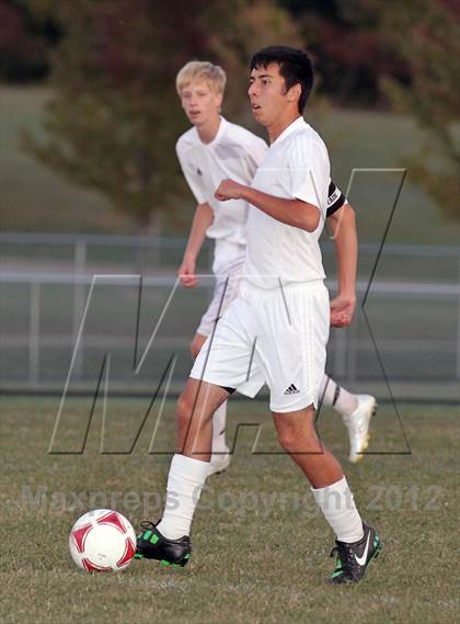 Thumbnail 3 in New London vs. Hortonville photogallery.