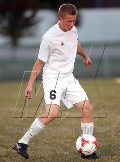Thumbnail 3 in New London vs. Hortonville photogallery.