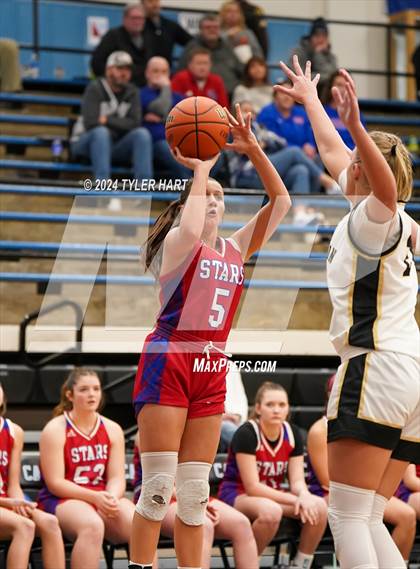 Thumbnail 2 in Western Boone vs. Lebanon (IHSAA 4a Sectional 25 First Round) photogallery.