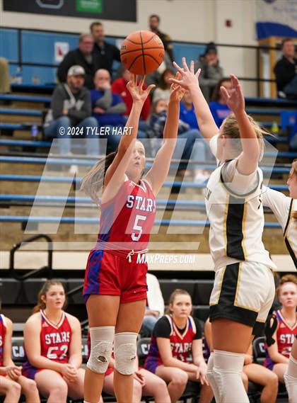 Thumbnail 3 in Western Boone vs. Lebanon (IHSAA 4a Sectional 25 First Round) photogallery.