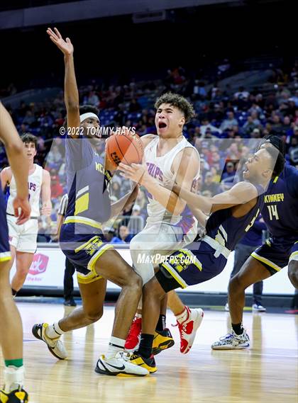 Thumbnail 3 in Westlake vs. McKinney (UIL 6A State Semifinal) photogallery.