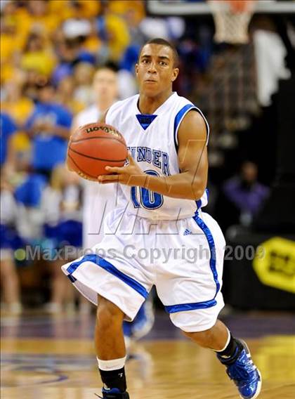 Thumbnail 1 in Wood vs. Rocklin (CIF SJS D2 Semifinal) photogallery.
