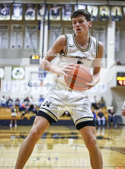 Thumbnail 2 in Guerin Catholic @ Noblesville photogallery.