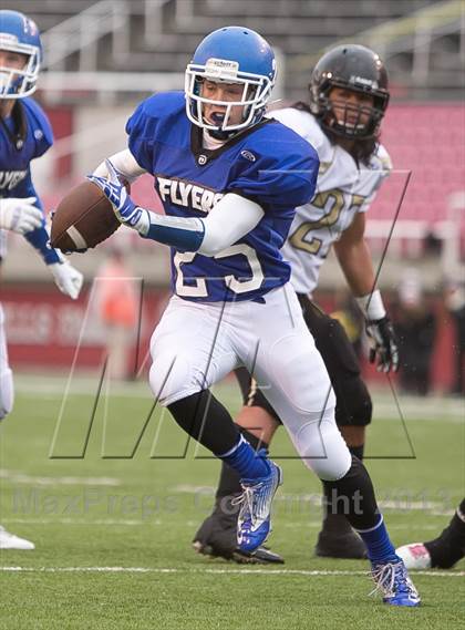 Thumbnail 2 in Dixie vs Desert Hills (UHSAA 3AA Semifinal) photogallery.