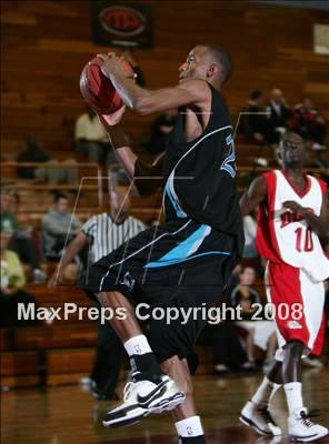 Thumbnail 1 in Sheldon vs. Pasadena (MaxPreps Holiday Classic) photogallery.