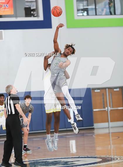 Thumbnail 2 in Catholic High vs Epic South (Lowcountry Roundball Classic) photogallery.
