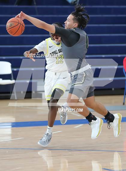 Thumbnail 3 in Catholic High vs Epic South (Lowcountry Roundball Classic) photogallery.