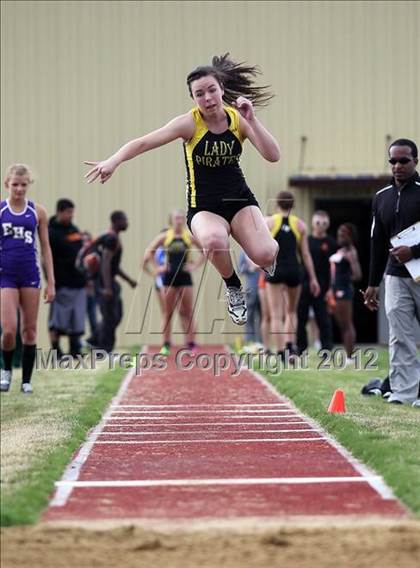 Thumbnail 3 in Kyle King Coca-Cola Relays (Crandall) photogallery.