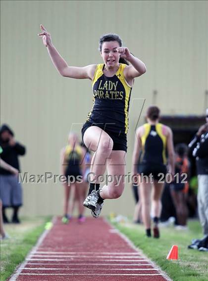 Thumbnail 3 in Kyle King Coca-Cola Relays (Crandall) photogallery.