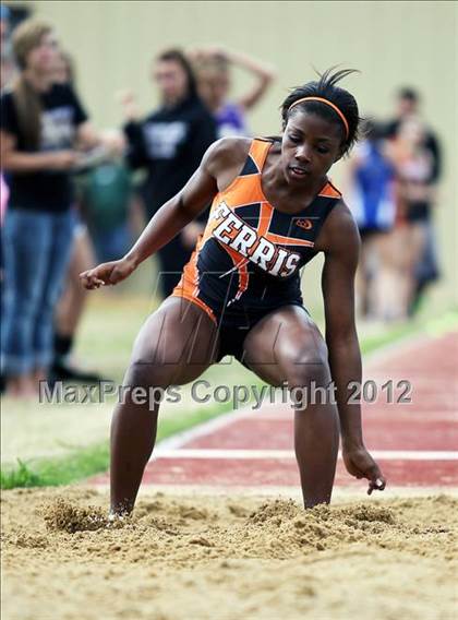 Thumbnail 3 in Kyle King Coca-Cola Relays (Crandall) photogallery.