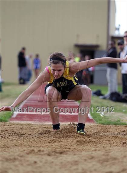 Thumbnail 2 in Kyle King Coca-Cola Relays (Crandall) photogallery.