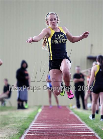 Thumbnail 3 in Kyle King Coca-Cola Relays (Crandall) photogallery.