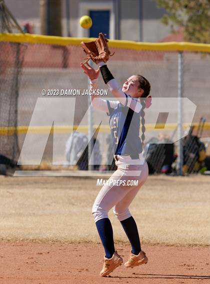 Thumbnail 3 in Spring Valley vs Moapa Valley (Sherm Bennett Memorial Tournament) photogallery.