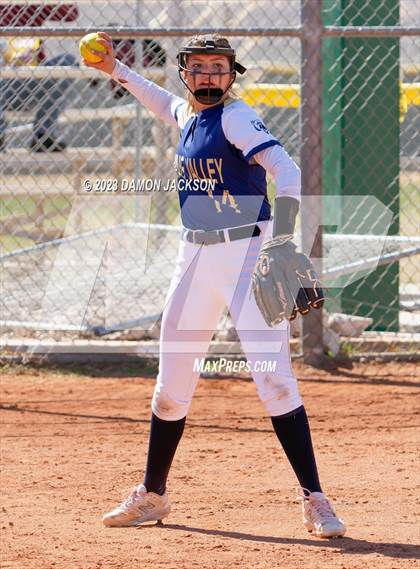 Thumbnail 3 in Spring Valley vs Moapa Valley (Sherm Bennett Memorial Tournament) photogallery.
