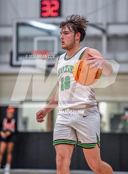 Thumbnail 1 in Hoxie vs Newport (3A-2 District Tournament) photogallery.