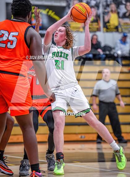 Thumbnail 1 in Hoxie vs Newport (3A-2 District Tournament) photogallery.