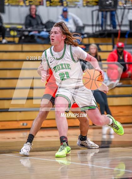Thumbnail 3 in Hoxie vs Newport (3A-2 District Tournament) photogallery.