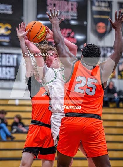 Thumbnail 2 in Hoxie vs Newport (3A-2 District Tournament) photogallery.