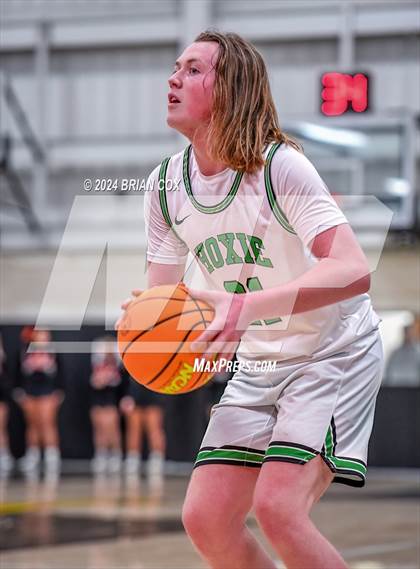 Thumbnail 1 in Hoxie vs Newport (3A-2 District Tournament) photogallery.