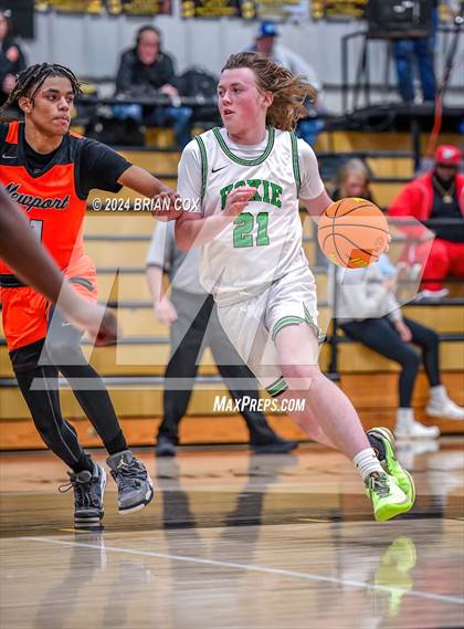 Thumbnail 3 in Hoxie vs Newport (3A-2 District Tournament) photogallery.