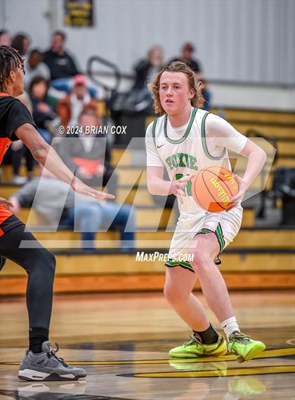 Thumbnail 2 in Hoxie vs Newport (3A-2 District Tournament) photogallery.