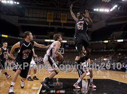 Thumbnail 1 in Newport @ Ryle (Ninth Region Quarterfinals) photogallery.