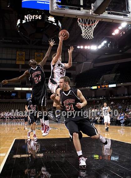 Thumbnail 1 in Newport @ Ryle (Ninth Region Quarterfinals) photogallery.