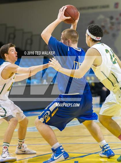 Thumbnail 3 in Gilroy vs. Harbor (S.C. Warriors NorCal Tournament) photogallery.
