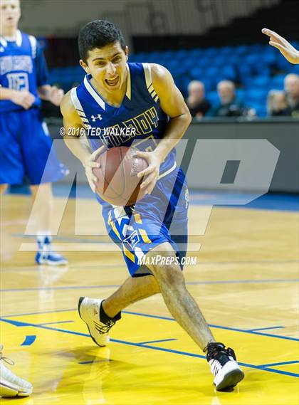 Thumbnail 2 in Gilroy vs. Harbor (S.C. Warriors NorCal Tournament) photogallery.