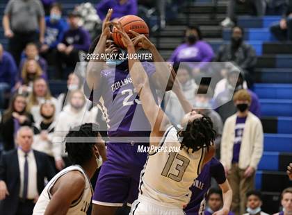 Thumbnail 2 in Belleville East vs Collinsville (Chick-fil-A Classic) photogallery.