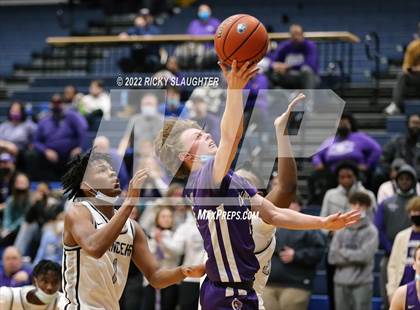 Thumbnail 1 in Belleville East vs Collinsville (Chick-fil-A Classic) photogallery.