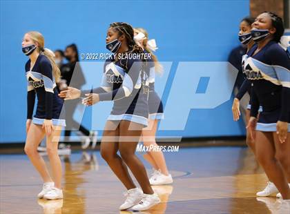 Thumbnail 3 in Belleville East vs Collinsville (Chick-fil-A Classic) photogallery.