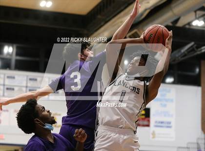 Thumbnail 3 in Belleville East vs Collinsville (Chick-fil-A Classic) photogallery.