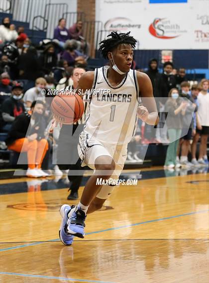 Thumbnail 3 in Belleville East vs Collinsville (Chick-fil-A Classic) photogallery.