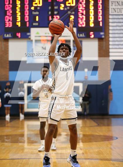 Thumbnail 1 in Belleville East vs Collinsville (Chick-fil-A Classic) photogallery.