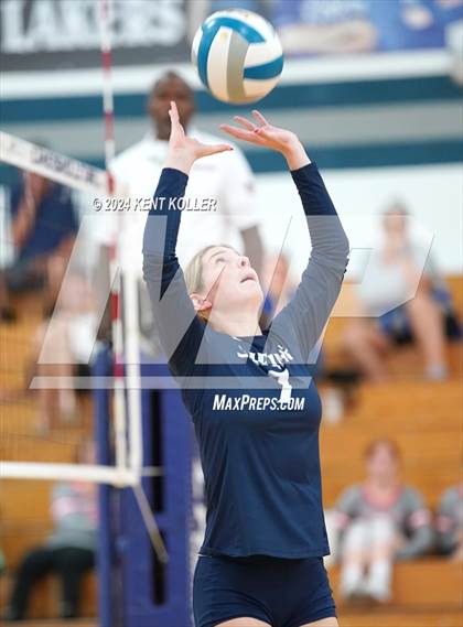 Thumbnail 3 in Midland vs. Shrine Catholic (Our Lady Of The Lakes Invite) photogallery.