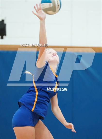 Thumbnail 3 in Midland vs. Shrine Catholic (Our Lady Of The Lakes Invite) photogallery.