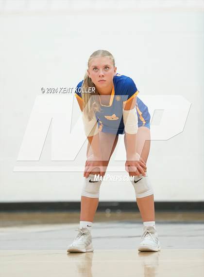 Thumbnail 2 in Midland vs. Shrine Catholic (Our Lady Of The Lakes Invite) photogallery.
