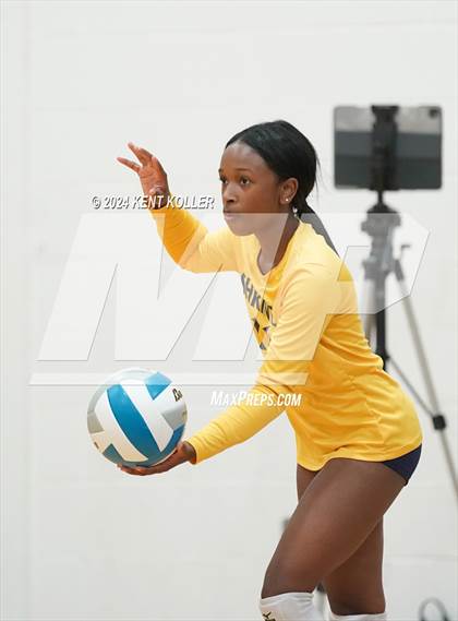 Thumbnail 2 in Midland vs. Shrine Catholic (Our Lady Of The Lakes Invite) photogallery.